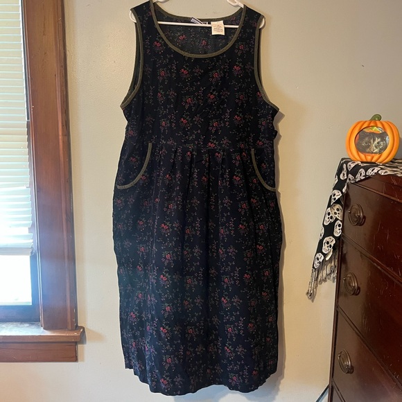 erika & co Dresses & Skirts - Floral dress fits like XL-2XL great condition